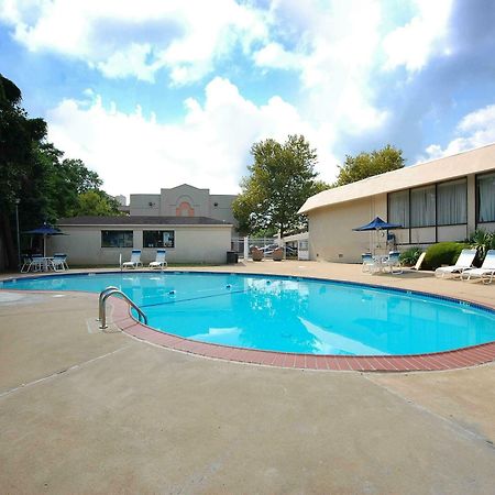 Hotel Pentagon Arlington Exterior foto